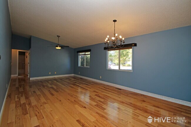 Photo - Bright and Spacious Home with a Fantastic ...