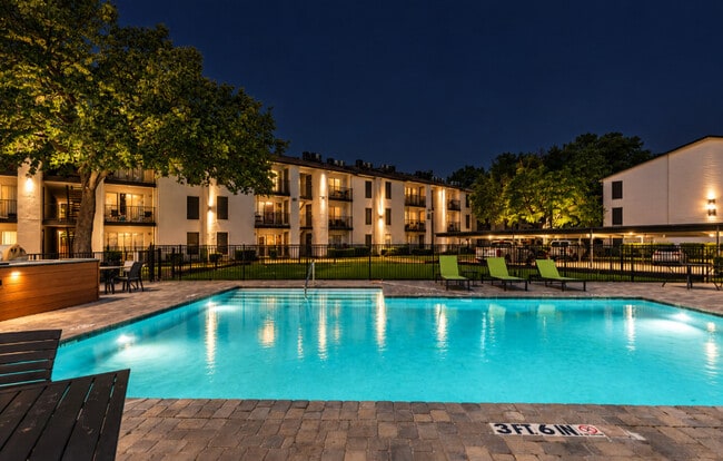 Building Photo - Villas on Rosemeade East