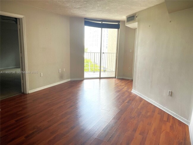 Building Photo - 102 SW 6th Ave Unit 501