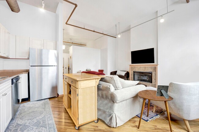 Photo - 226 N Clinton St Unit 723