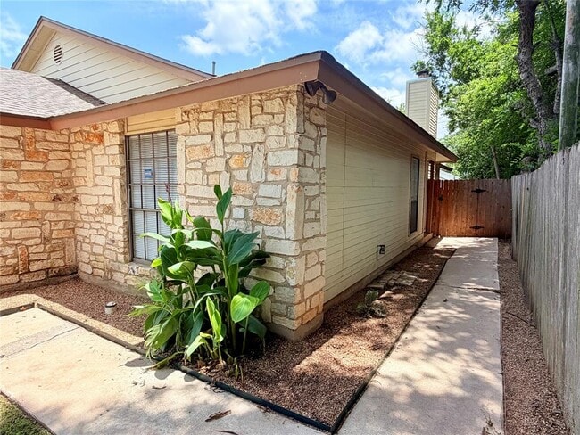 405 Parkhill Cove