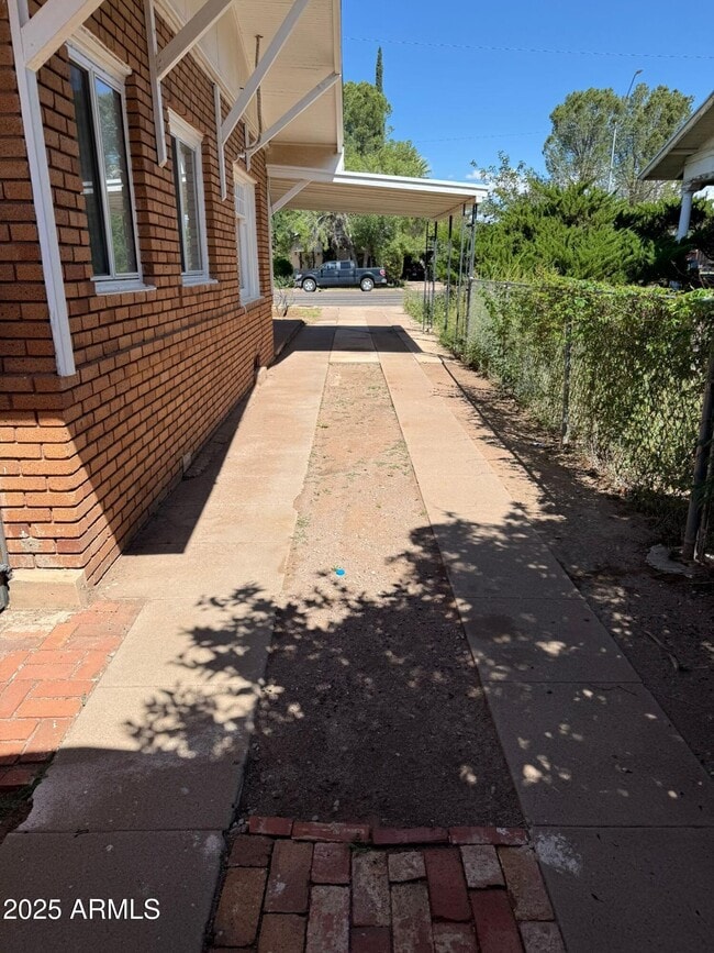 Photo - 1249 E 10th St Unit Rear