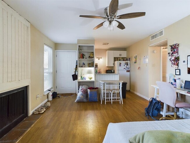 Photo - 1000 W 26th St Unit 118