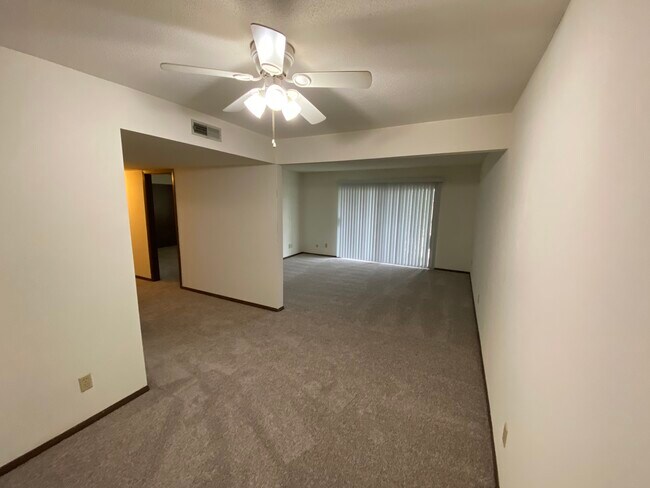 Hamlet 1 habitación - Comedor/sala de estar - Versailles Apartments