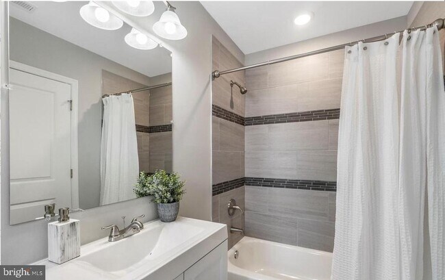 Photo - 3400 Dennlyn Rd