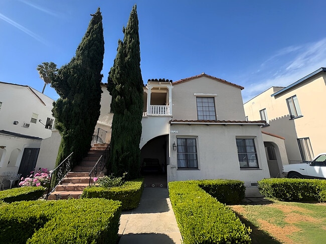 Photo - 1525 S Orange Grove Ave