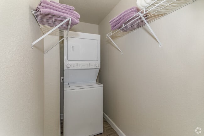 1BR, 1BA - 616 SF