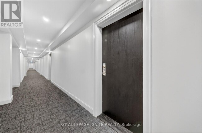 Photo - 50 Lakebreeze Dr Unité 323