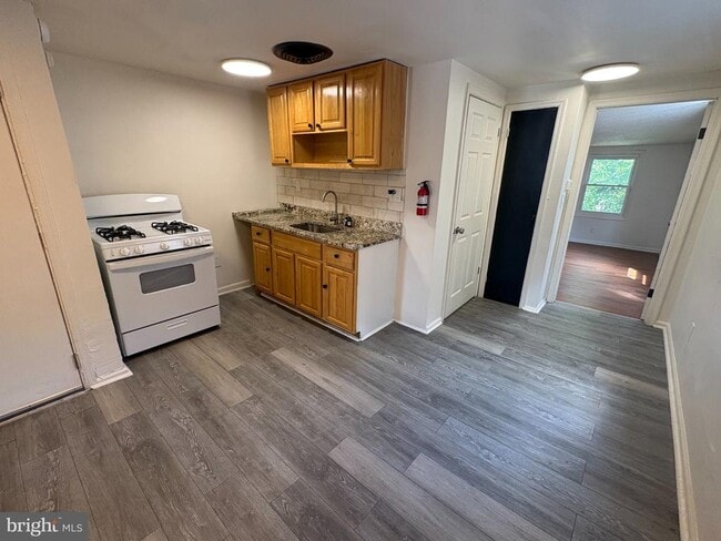 36 Middle Rose St Unit 2