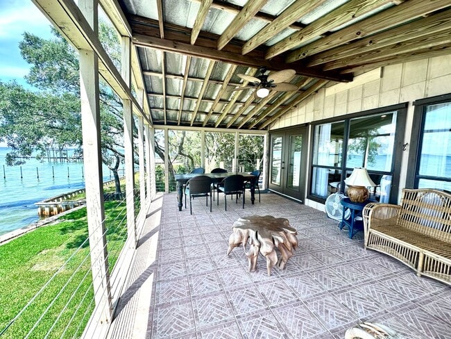 Photo - Beautiful 3B/3.5B Waterfront Fully Furnish...