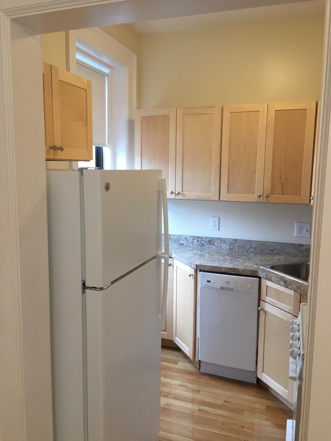 Photo - 869 Beacon St Unit 3