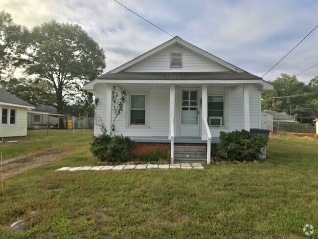 Building Photo - Adorable 2 bedroom 1 bathroom House . Loca...