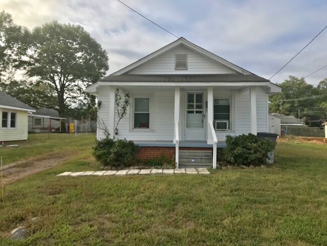 Adorable 2 bedroom 1 bathroom House . Loca... - Adorable 2 bedroom 1 bathroom House . Loca...