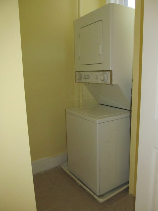 Laundry - 1213 S 46th St Apartments Unit 2nd Floor