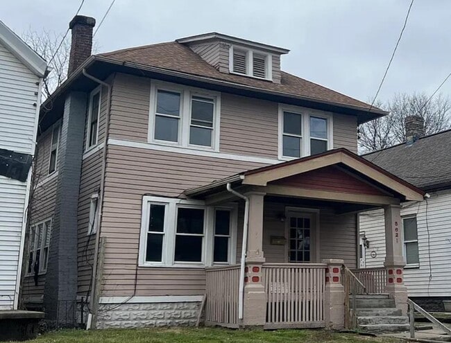 Building Photo - 5621 Prosser Ave