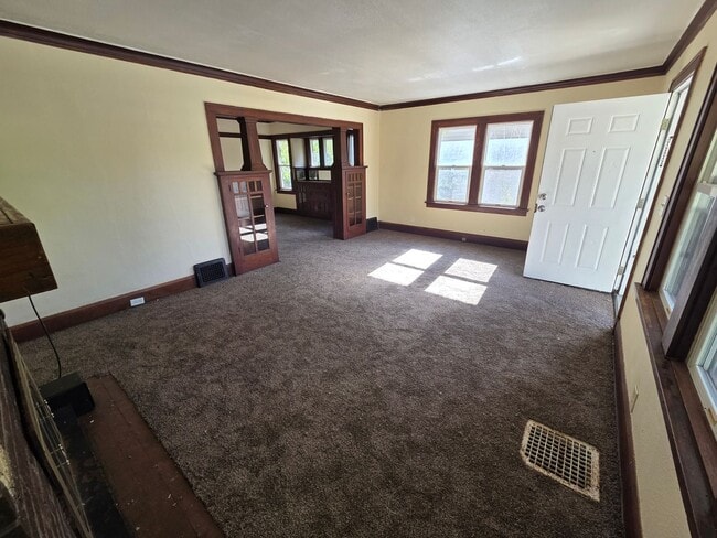 Building Photo - 3 Bedroom Home for Rent