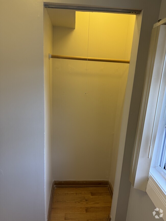 Building Photo - 2214 Irving Park Rd Rental
