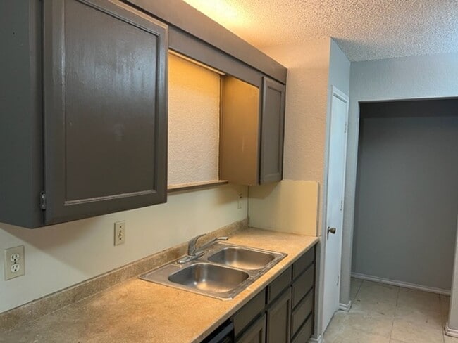 Photo - 1712 San Rafael St