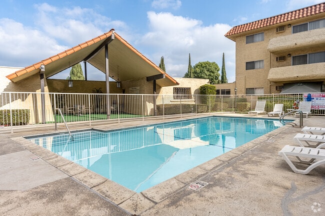 Pool - CASA COLIMA APARTMENTS