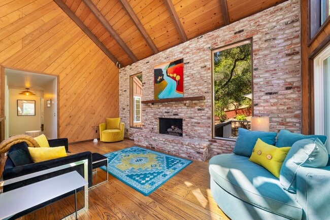 Photo - Stunning Mid-Century Modern 5bed/3.5 bath ...