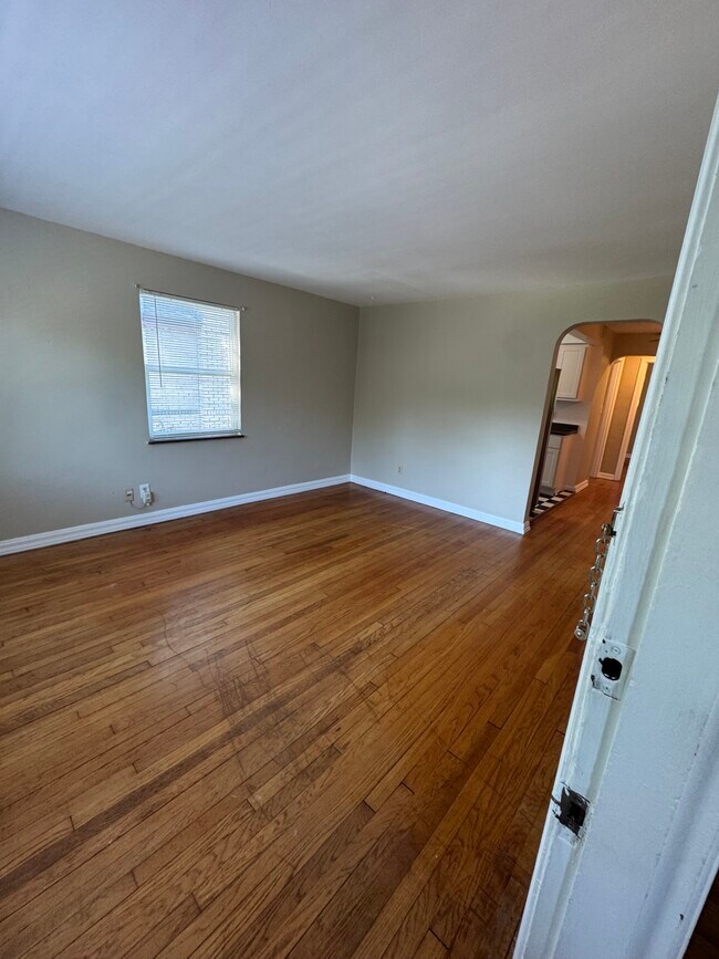 Photo - 2814 Lawndale Ave Unit 4