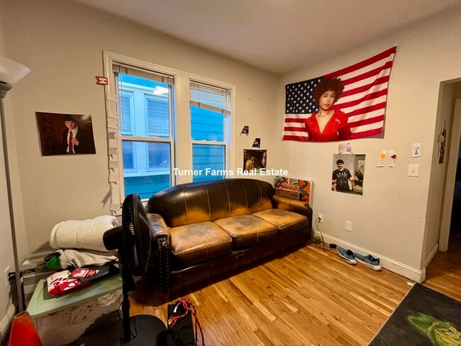 Photo - 733 Parker St Unit 2