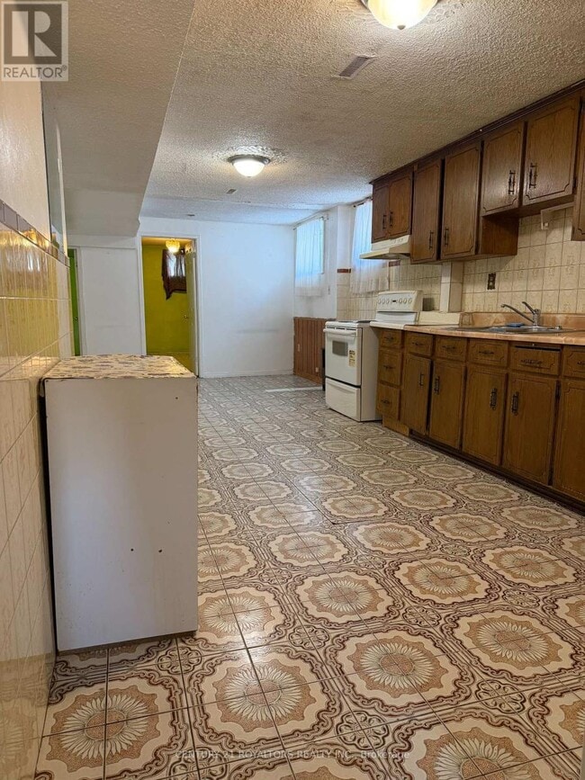 Photo - 7242 Sills Rd