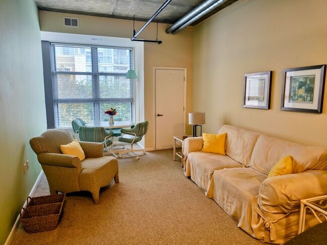 Photo - 1300 N St NW Unidad #318