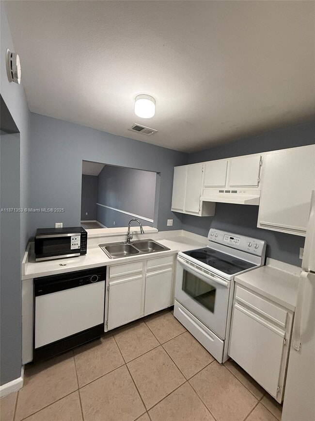 Building Photo - 4057 NW 87th Ave Unit 4057 Rental