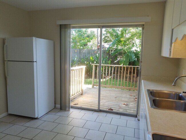 7220 Poinciana Dr Unidad 7220 Poinciana Drive, #B