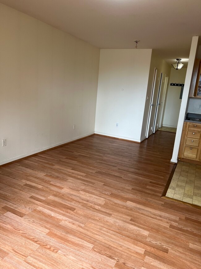 Building Photo - 2324 Dean St Unit One bedroom duplex Rental