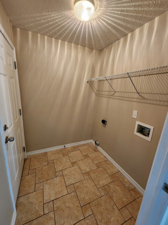 Photo - 6719 Water St