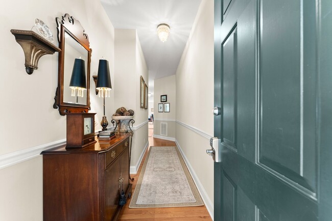 Building Photo - Charming, Step-Less 2 bedroom home with Private Patio Near Lake Lanier