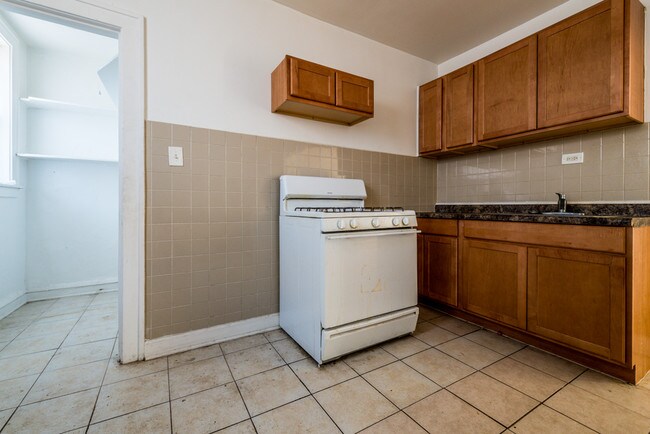 Photo - 7549-59 S Yates Blvd