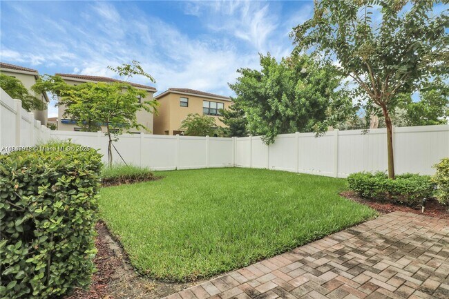 Photo - 673 NE 191st St