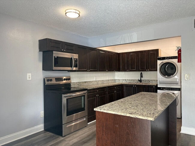 Building Photo - 5801 NW 17th Pl Unit 12