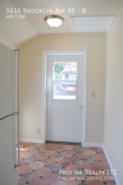 Photo - 5616 Brooklyn Ave NE Unidad B