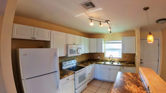 236 Castlewood Dr Unit 202