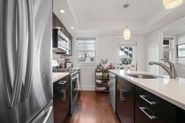 Photo - 208-210-210 W Seventh St Unit 2L