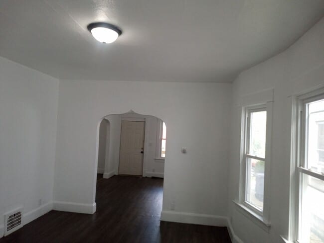 Photo - 422 Dexter St