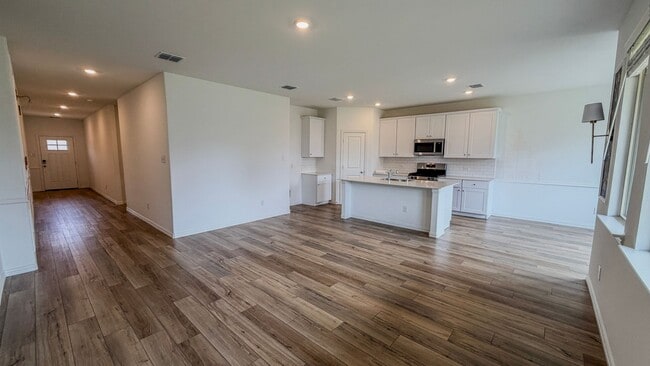 Photo - **MOVE IN READY HOME**