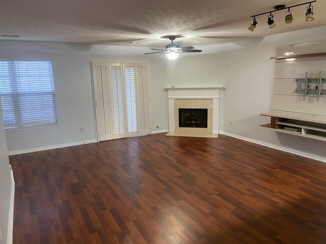 Photo - Room in Townhome on Waverly Hills Dr