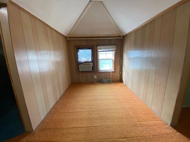 Building Photo - Rent a House! 3 Parking spots included!