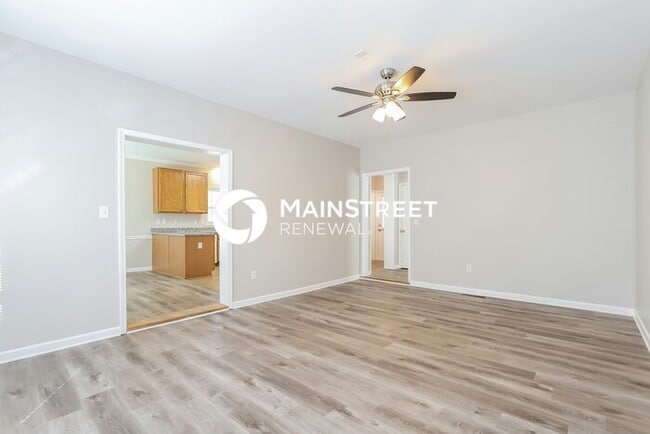 Photo - 3 Bedroom Pet-Friendly Home in Cumming, GA with Main Street Renewal