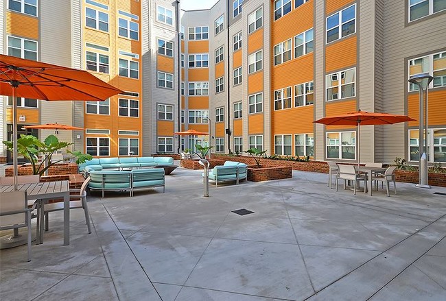 930 NoMo Lounge - 930 NoMo