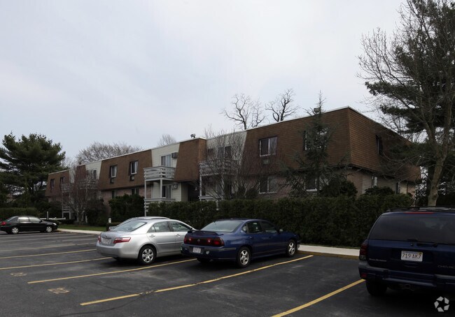 Deer Park Apartments - Deer Park Apartments