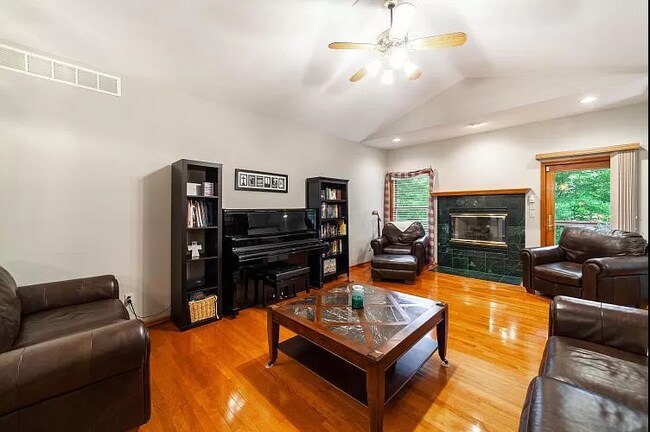 Photo - 4405 Fall River Dr