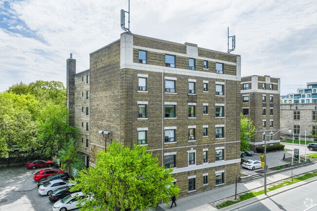 2837 Yonge Street