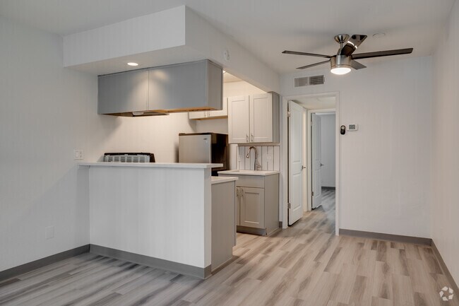 1BR, 1BA - 575SF