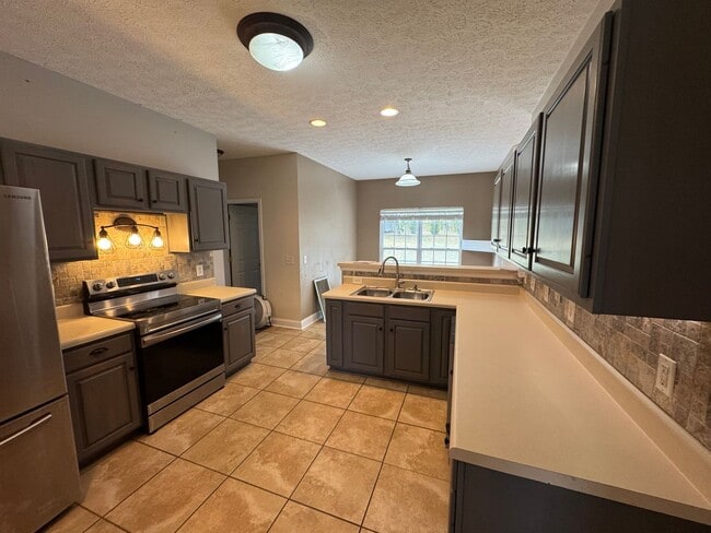 836 Ridgetop Dr